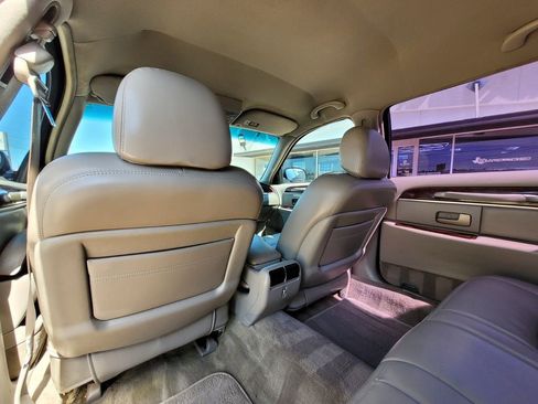 Used 2003 Lincoln Town Car Executive image 29