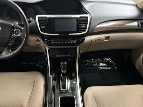 Used 2017 Honda Accord Touring image 16