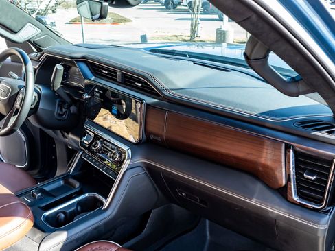 Used 2025 GMC Sierra 2500 Denali Ultimate image 18