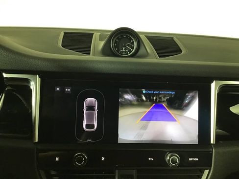 Certified 2023 Porsche Macan Turbo AWD/4WD image 39