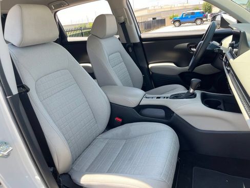 Certified 2025 Honda HR-V LX image 27