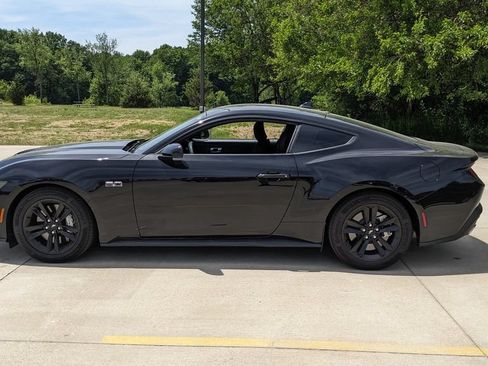Used 2025 Ford Mustang GT RWD image 6