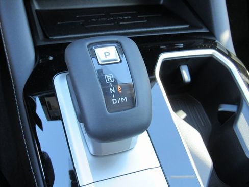 New 2025 Mitsubishi Outlander SE image 19