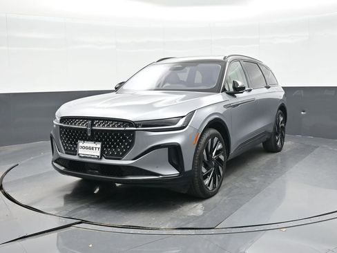 Used 2025 Lincoln Nautilus Reserve w/ Jet Appearance Package image 18