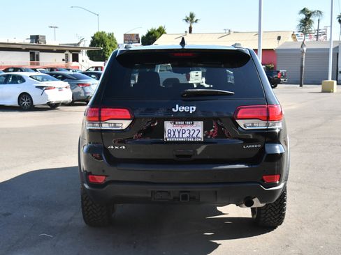 Used 2021 Jeep Grand Cherokee Laredo image 7