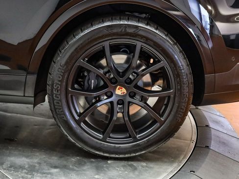 Certified 2026 Porsche Cayenne image 9