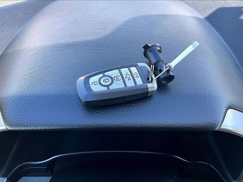 Used 2019 Ford F150 Lariat w/ Equipment Group 502A Luxury AWD/4WD image 13