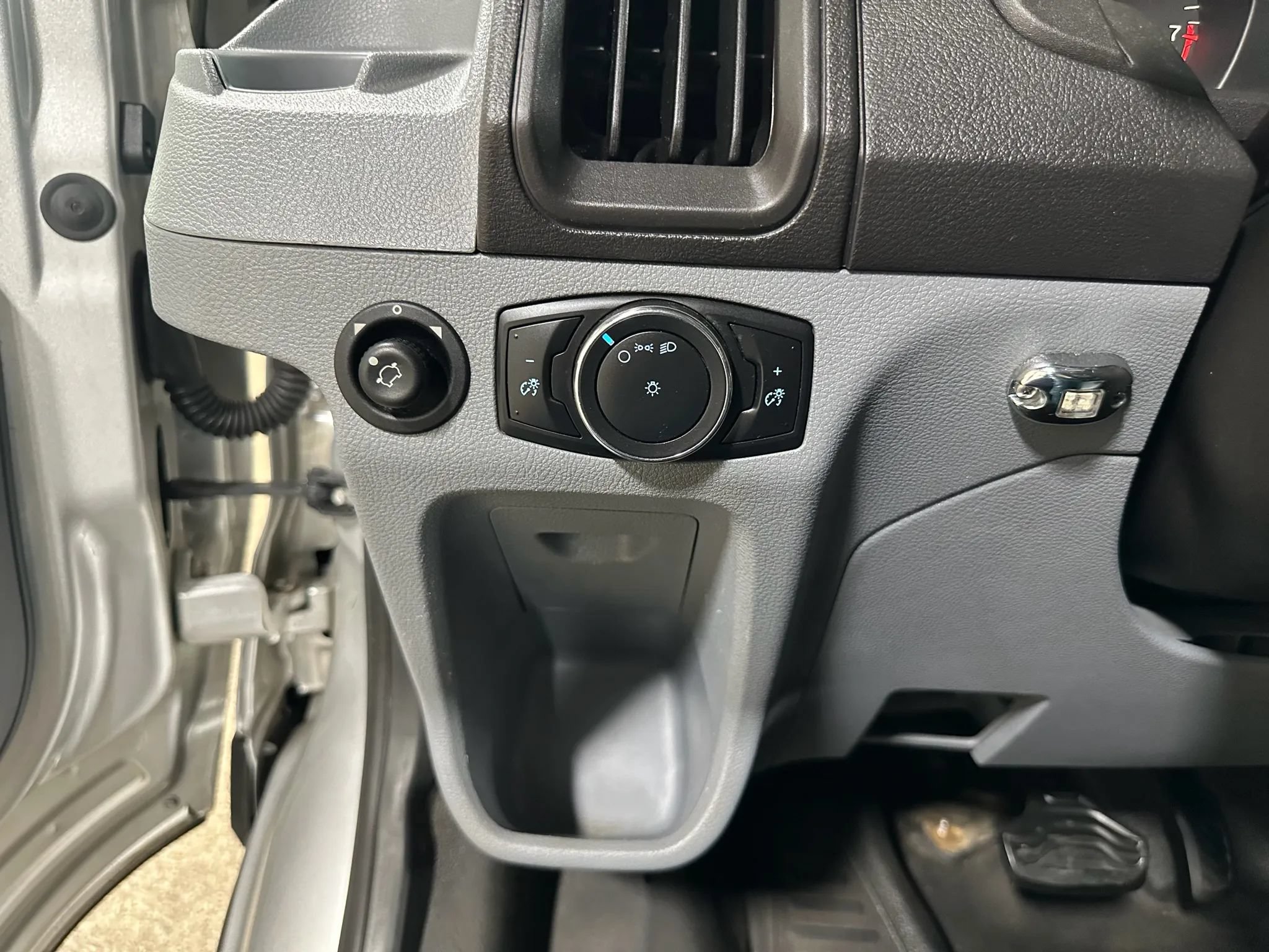 Used 2015 Ford Transit 250 148 Medium Roof RWD image 41