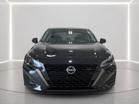 Used 2023 Nissan Altima 2.5 SR w/ SR Premium Package AWD/4WD image 4