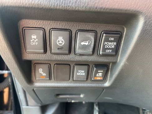 Used 2017 Nissan Pathfinder Platinum image 23