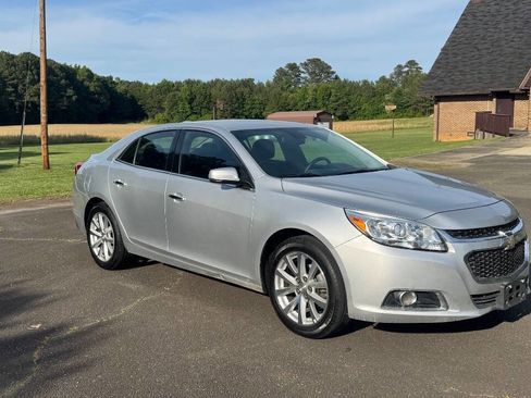 Used 2016 Chevrolet Malibu LTZ FWD image 2