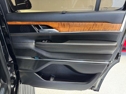 Used 2022 Jeep Grand Wagoneer Series III AWD/4WD image 56
