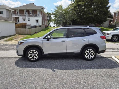Used 2021 Subaru Forester Premium AWD/4WD image 8