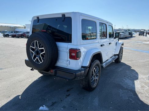 Used 2025 Jeep Wrangler Sahara w/ Safety Group image 9