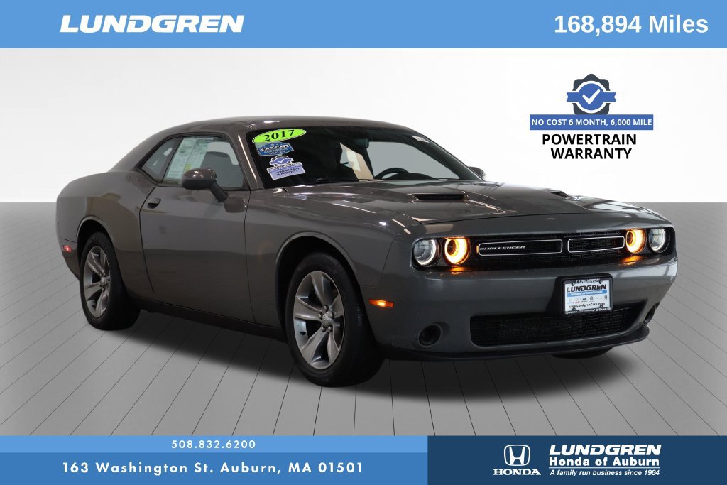 Used 2017 Dodge Challenger SXT RWD image 1