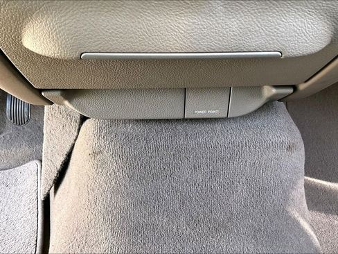 Used 2005 Lincoln Town Car Signature image 14