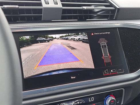 New 2025 Audi Q3 2.0T Premium image 13