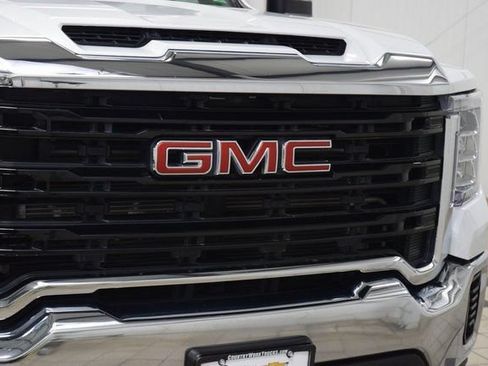 Used 2023 GMC Sierra 2500 Pro w/ Convenience Package AWD/4WD image 5