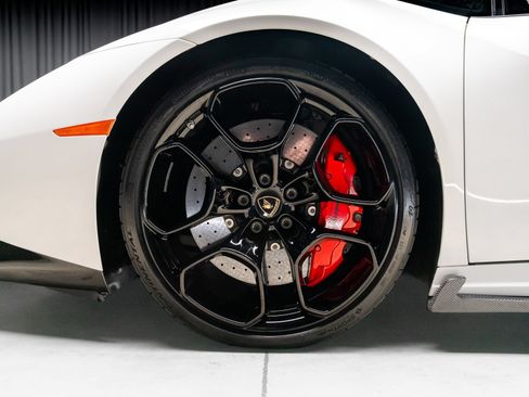 Used 2016 Lamborghini Huracan LP 610-4 AWD/4WD image 28
