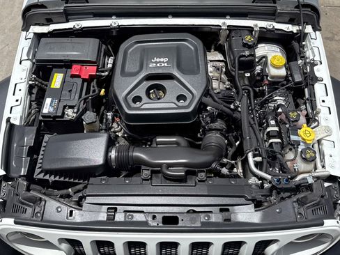 Used 2018 Jeep Wrangler Unlimited Sport AWD/4WD image 4