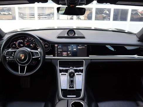 Used 2018 Porsche Panamera 4 image 11