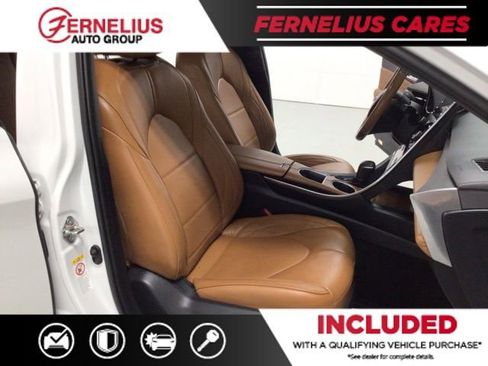 Used 2019 Toyota Avalon Limited image 19