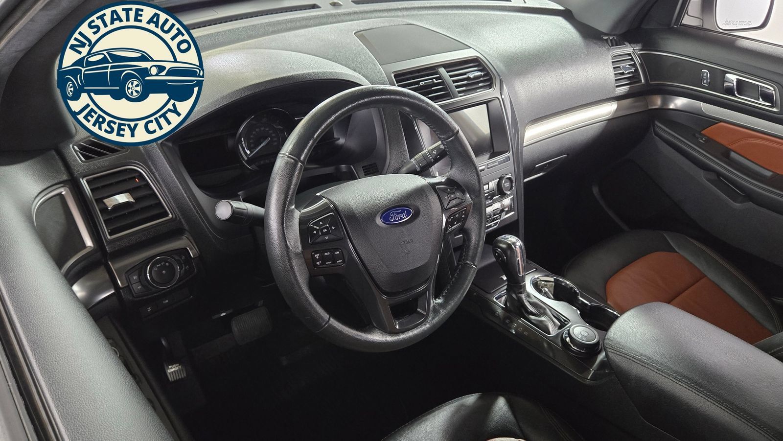 Used 2019 Ford Explorer XLT w/ Equipment Group 202A AWD/4WD image 16