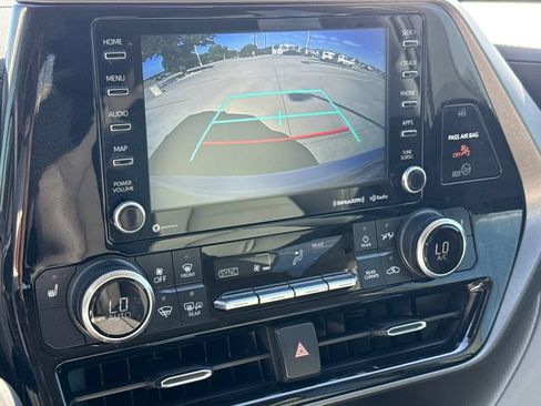 Used 2021 Toyota Highlander XLE AWD/4WD image 26