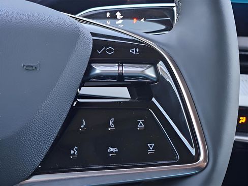 New 2025 Cadillac Optiq Sport 1 w/ LPO, ONYX Package image 20