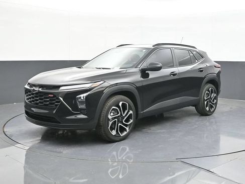 New 2026 Chevrolet Trax RS w/ Sunroof Package FWD image 4