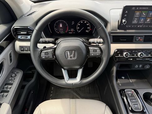 Used 2025 Honda Pilot EX-L image 14