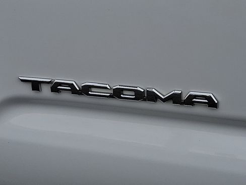 Used 2023 Toyota Tacoma TRD Off-Road w/ TRD Premium Off Road Package AWD/4WD image 33