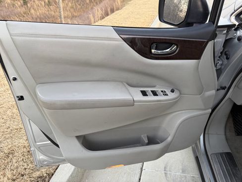 Used 2015 Nissan Quest S image 13