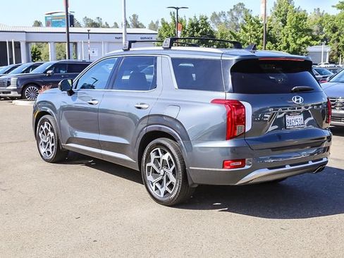 Used 2022 Hyundai Palisade Calligraphy w/ Winter Package FWD image 2
