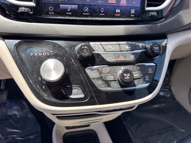 Used 2024 Chrysler Pacifica Touring-L FWD image 12