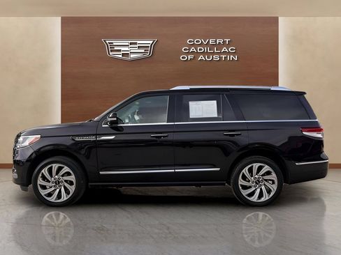 Used 2024 Lincoln Navigator Reserve AWD/4WD image 2
