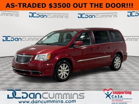 Used 2015 Chrysler Town & Country Touring image 1