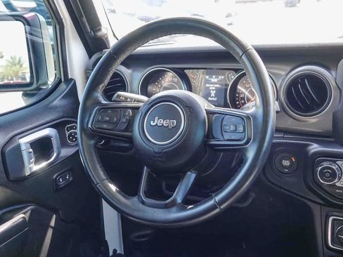 Certified 2022 Jeep Gladiator Sport image 14