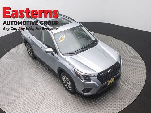 Used 2022 Subaru Forester Premium AWD/4WD image 3