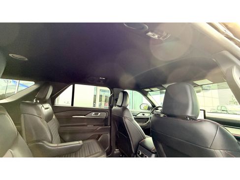 Used 2025 Ford Explorer ST-Line AWD/4WD image 14