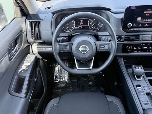 Used 2025 Nissan Pathfinder S FWD image 53