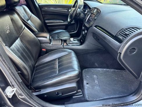 Used 2019 Chrysler 300 S image 15