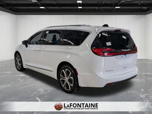 New 2026 Chrysler Pacifica Pinnacle image 3