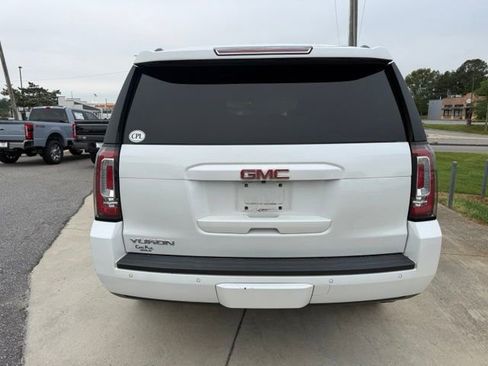 Used 2017 GMC Yukon SLT w/ Premium Edition AWD/4WD image 9