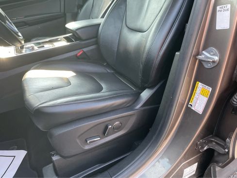 Used 2019 Ford Edge Titanium FWD image 13