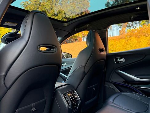 Used 2022 Aston Martin DBX image 23