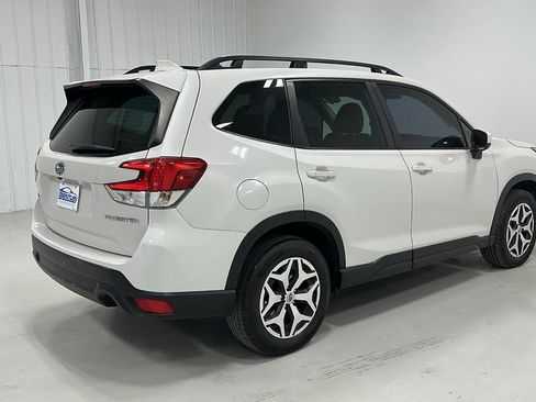 Used 2023 Subaru Forester Premium image 6