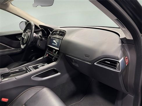 Used 2019 Jaguar F-PACE Prestige image 14