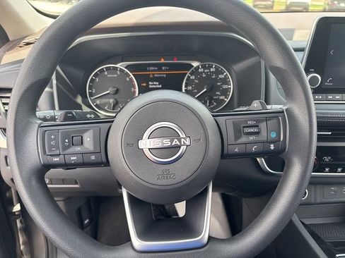 Used 2023 Nissan Rogue SV image 15
