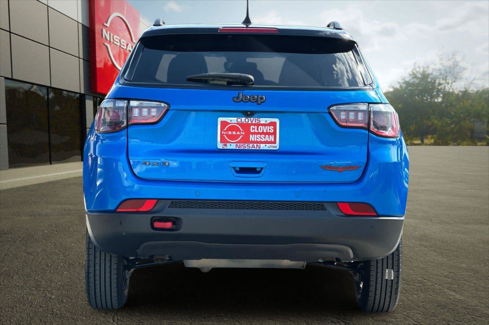 Used 2024 Jeep Compass Trailhawk AWD/4WD image 7